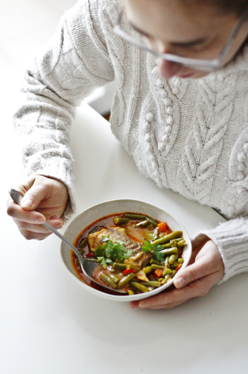 Zupa rybna z dorszem, warzywami, oregano i wędzona papryką