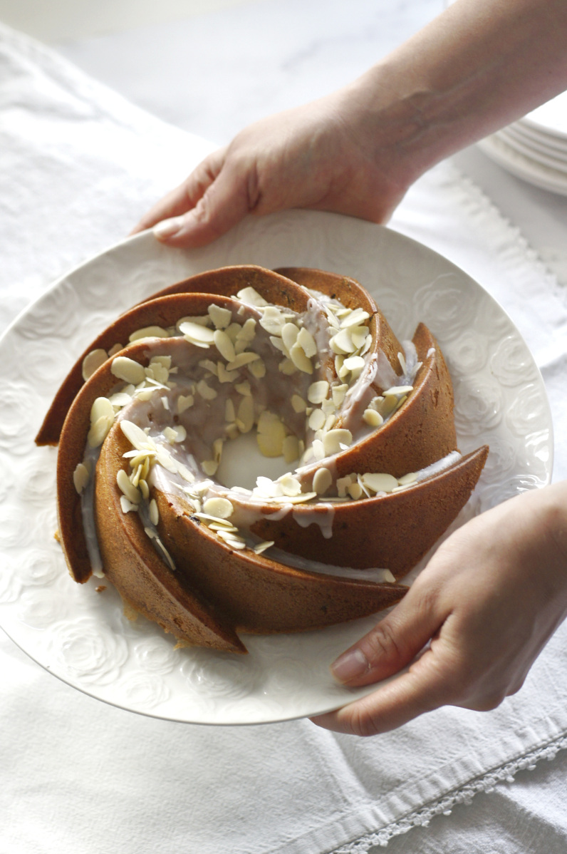 Babka wielkanocna z suszoną żurawiną