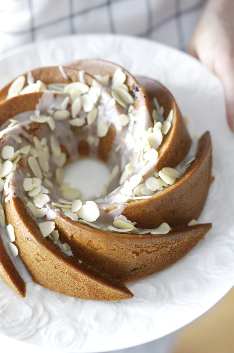 Babka wielkanocna z suszoną żurawiną