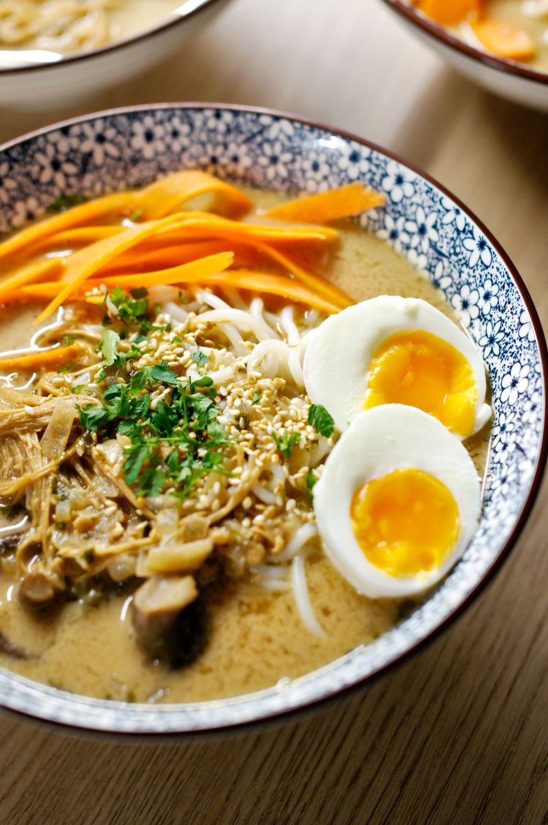 Miso ramen z dodatkiem masła z orzeszków ziemnych