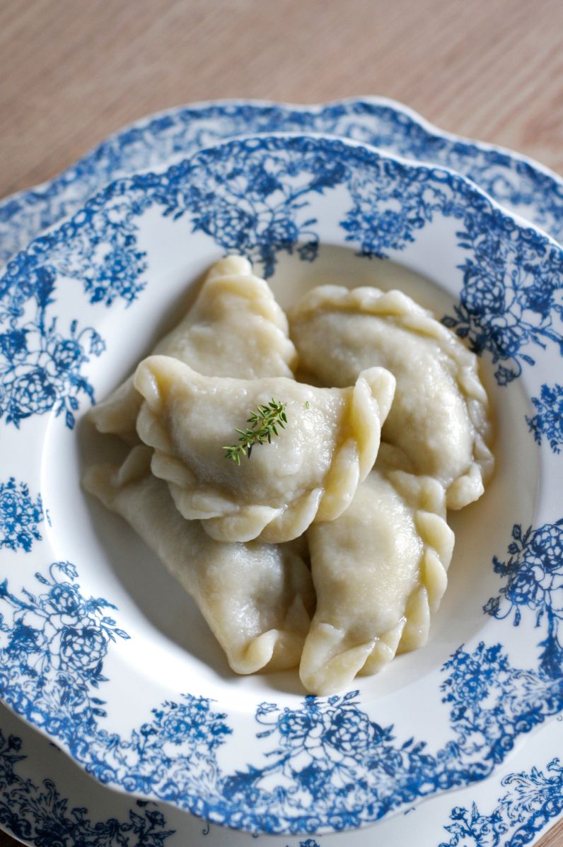 Pierogi z kapustą kiszoną i smażonymi pieczarkami