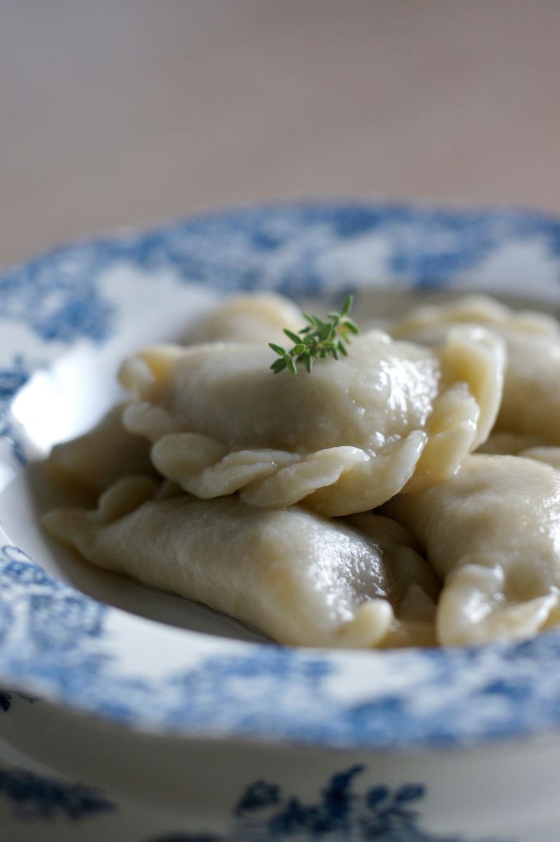 Pierogi z kapustą kiszoną i smażonymi pieczarkami
