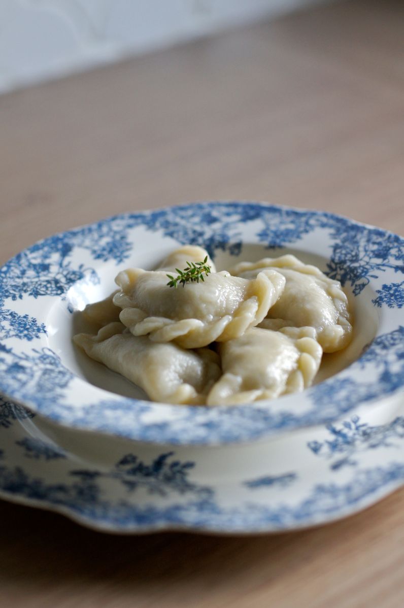 Pierogi z kapustą kiszoną i smażonymi pieczarkami