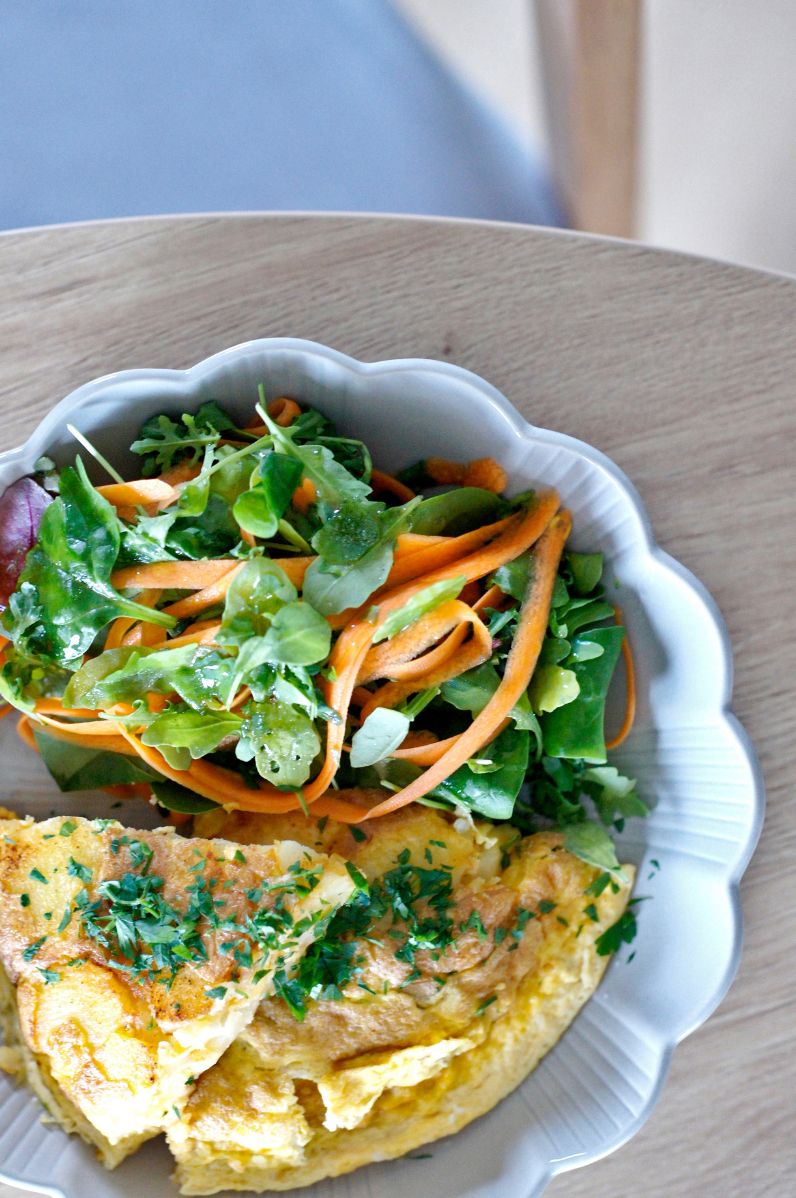 Tortilla de patatas, czyli hiszpańska tortilla z ziemniakami