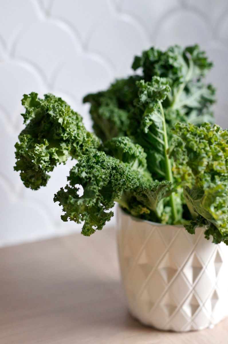 Liście świeżego jarmużu