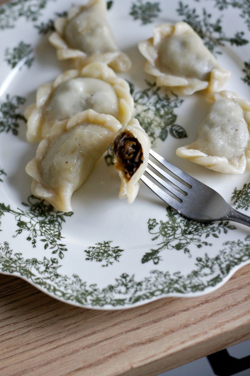 Pierogi z kapustą kiszoną i suszonymi grzybami