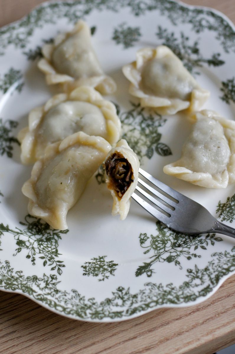 Pierogi z kapustą kiszoną i suszonymi grzybami