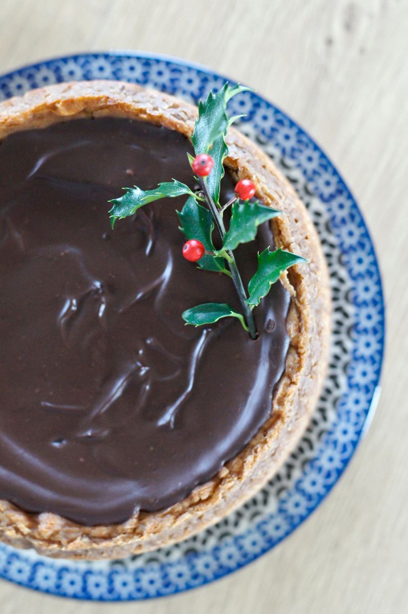 Tofurnik kokosowy z nutą piernikową i czekoladową polewą