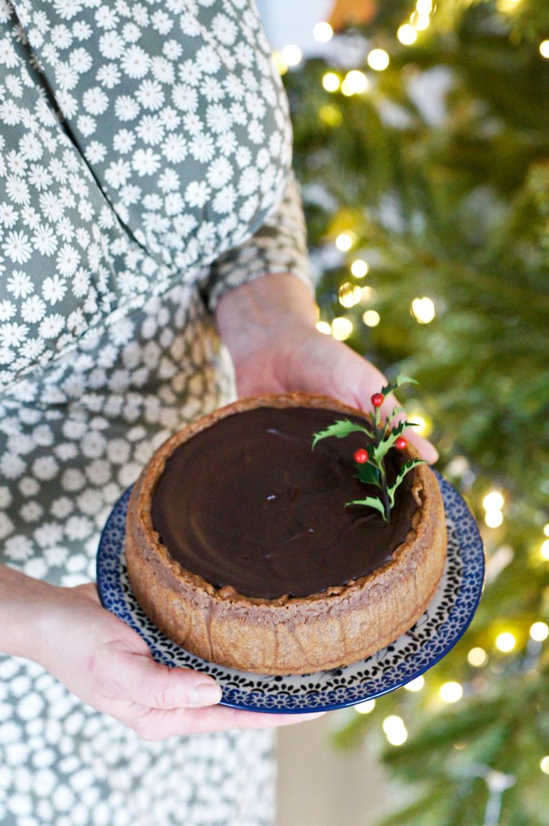 Tofurnik kokosowy z nutą piernikową i czekoladową polewą