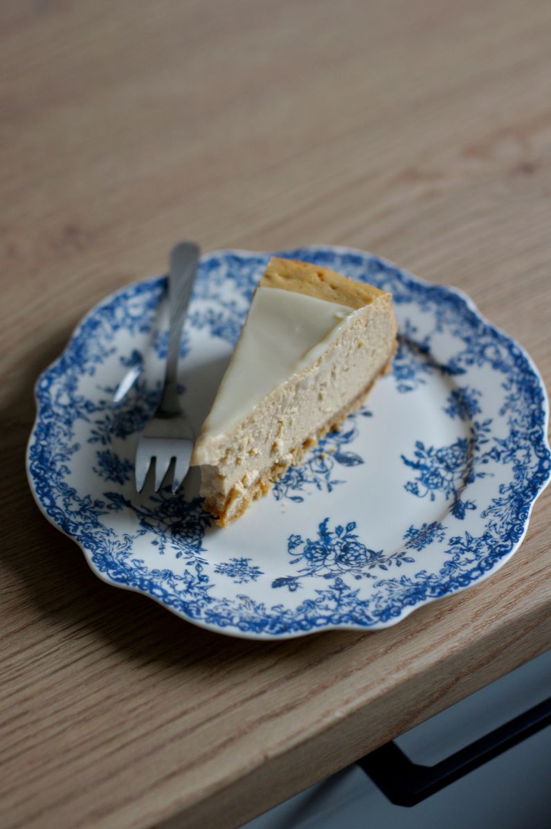 Sernik z kajmakiem i białą czekoladą