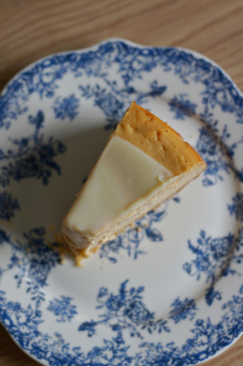 Sernik z kajmakiem i białą czekoladą