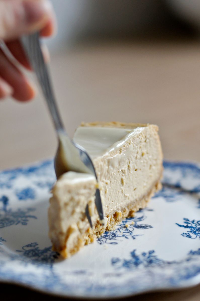 Sernik z kajmakiem i białą czekoladą